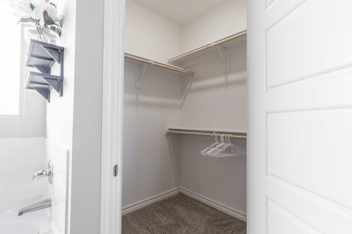 Entire House~ Spacious~ Prime Location~ Backyard Lubbock Exterior photo