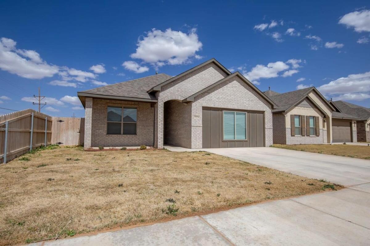 Entire House~ Spacious~ Prime Location~ Backyard Lubbock Exterior photo