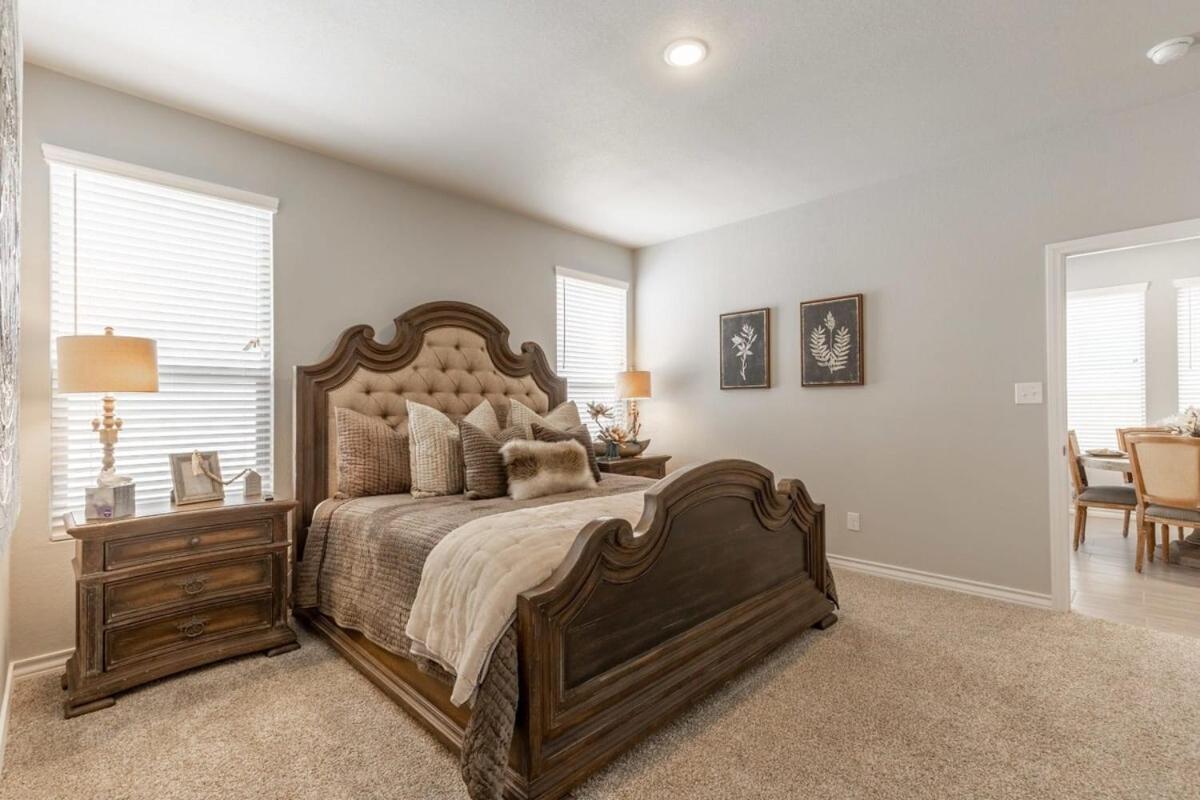Entire House~ Spacious~ Prime Location~ Backyard Lubbock Exterior photo