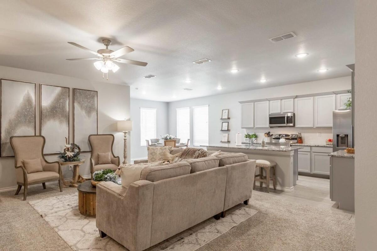Entire House~ Spacious~ Prime Location~ Backyard Lubbock Exterior photo